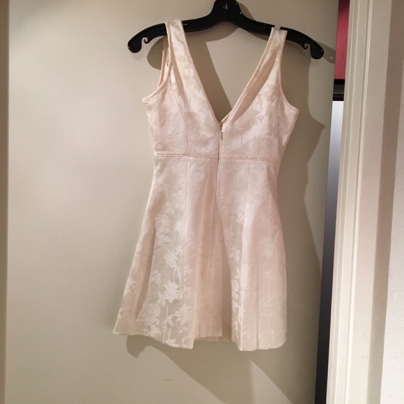 Bebe Ivory Jacquard Dress with plunging neckline - Picture 2 of 3